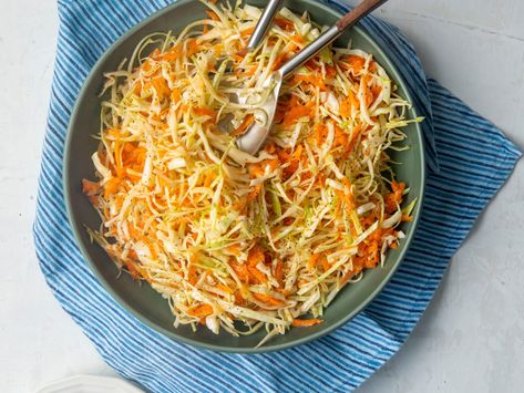 South Carolina Slaw Carolina Slaw Recipe, Carolina Coleslaw Recipe, Carolina Slaw, Coleslaw Recipes, Summer Side Dishes Recipes, Southern Bbq, Novice Chef, Easy Coleslaw, Coleslaw Recipe Easy