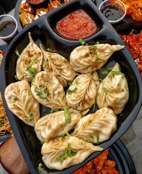 Momos Street Food, Momo Food, Food Set Up, Tastemade Recipes, Quick Recipes Snacks, Food Babe, Food Therapy, Snap Food, Tasty Food