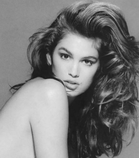 Supermodel Hair, 90s Fashion Women, 90s Model, 90s Supermodels, 90s Models, Beauty Mark, 90s Hairstyles, Instagram Analytics, Cindy Crawford