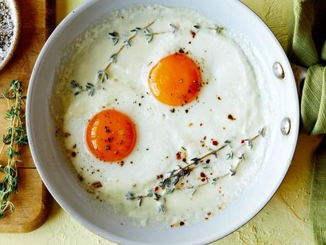 Eggs In Cream, Breakfast Cravings, Current Recipes, Fried Egg Recipes, Liquid Butter, Best Egg Recipes, Cream Eggs, Food Savory, Cooking Eggs