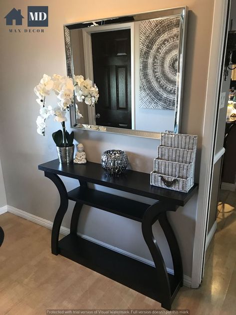 Decoration Hall, Entry Table Decor, Console Table Decorating, Entry Decor, Foyer Decor, Foyer Decorating, Mirror On The Wall, Home Decorating Ideas, Living Room Decor Apartment