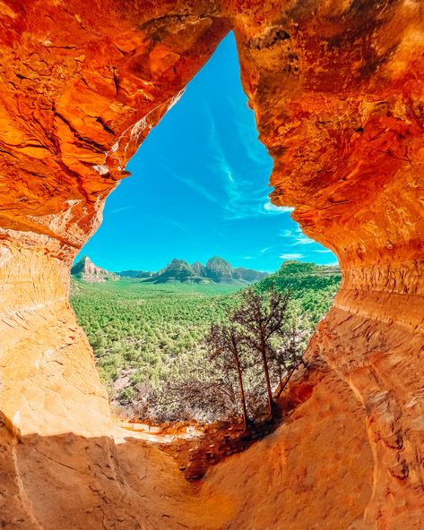 Best things to do in Sedona in 2 days. This is the ultimate hiking itinerary and includes the best short hikes, the most beautiful sunset views, energy vortex hikes, and the famous birthing cave. Here is everything you need to see in a short 2 day trip to Sedona and the best places to eat and stay. | Sedona Itinerary | 2 Day Sedona Itinerary | Birthing Cave | Cathedral Rock | Vortex Hike | Hiking Itinerary | Sedona Short Hikes | Sedona Instagram Guide | Instagram Spots Sedona | Arizona Travel Hiking Itinerary, Sedona Itinerary, Sedona Arizona Travel, Sedona Hikes, Things To Do In Sedona, Arizona Travel Guide, Sedona Travel, Arizona Trip, Collage Project