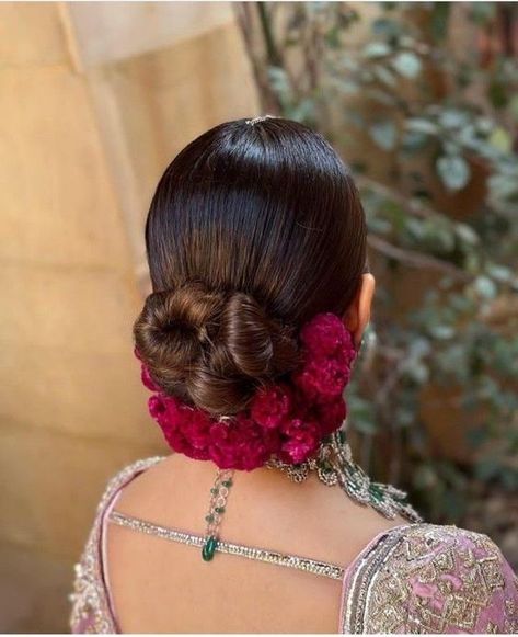 20 Unique Bridal Bun Hairstyles You Need to Try In 2024-2025 - Pyaari Weddings Spanish Hair, Indian Bun Hairstyles, Brides Made, Intricate Braids, Bridal Hairstyle Indian Wedding, Wedding Bun, Flower Bun, Saree Hairstyles, Hairstyles Design