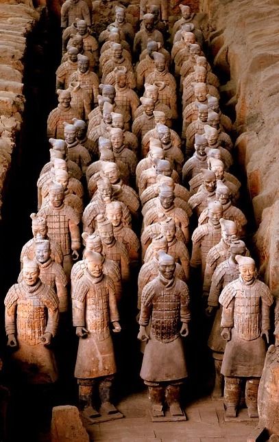 The Terracotta Army in Xi'an - one of China's most famous attractions, this collection of thousands of clay statues built to guard the tomb of China’s first emperor is over 2,000 years old! Clay Statues, Famous Impressionist Paintings, Famous Sculptures, Mermaid Statues, Terracotta Warriors, Marble Art, Famous Places, Mesopotamia, Ancient Artifacts