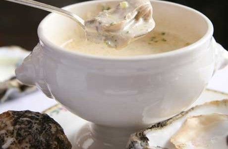 Crock Pot Oyster Soup warms up the tummy! www.getcrocked.com Oyster Soup Recipe, Oyster Stew Recipes, Oyster Soup, Oyster Stew, Artichoke Soup, Southern Recipe, Crockpot Stew, Oyster Recipes, Seafood Soup