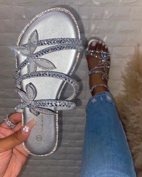 Sparkly Chanclas, Fancy Sandals, Fluffy Shoes, Cute Hand Tattoos, Sparkly Sandals, Pretty Sandals, White Nike Shoes, Fashion Shoes Heels, Pretty Shoes Sneakers