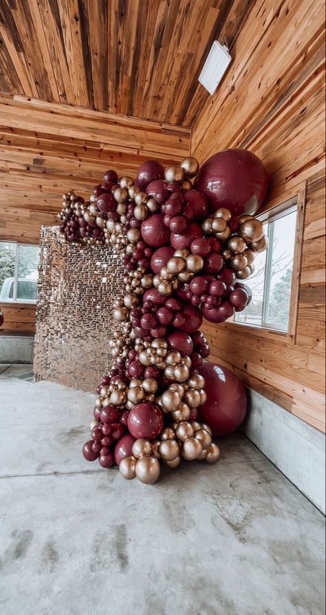 Maroon Birthday Decorations, Maroon Balloon Garland, Burgundy Decor, 19th Bday, Black And Gold Balloons, Shimmer Wall, Beautiful Decorations, Wine Event, Balloon Ideas