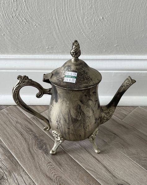 Old Tea Pots Ideas, Repurpose Silver Tea Set, Painting Silver Plated Items Diy, Painted Teapot Ideas, Painted Silver Teapots, Silver Tray Makeover, Silver Tray Repurpose, Decorating With Vintage Silver, Painted Silver Trays