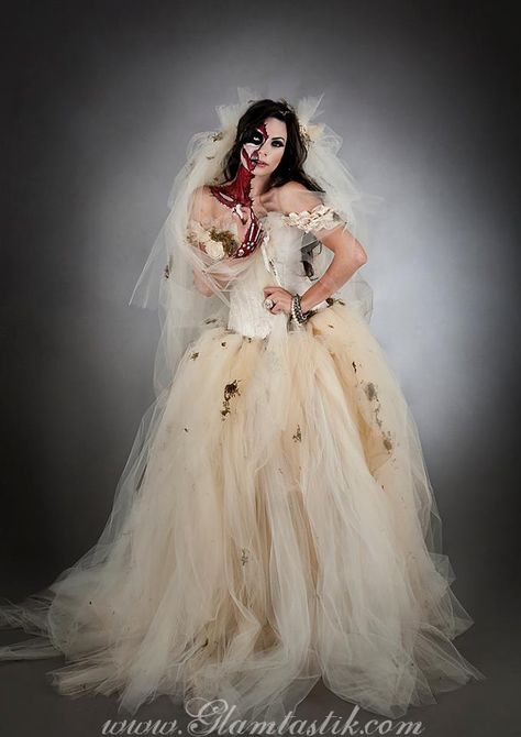 Wedding dress ~ Zombie bride Dead Bride Costume, Halloween Wedding Dresses, Zombie Wedding, Burlesque Dress, Dead Bride, Halloween Bride, Wedding Dress Costume, Zombie Bride, Ghost Bride