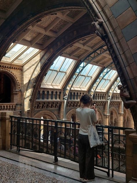 London Fashion Student Aesthetic, Natural History Museum Outfit, Oxford Photo Ideas, Museum Of Natural History Nyc Aesthetic, London Aesthetic Picture Ideas, Natural History Museum London Aesthetic, Museum Worker Aesthetic, Moving To London Aesthetic, Natural History Museum Aesthetic