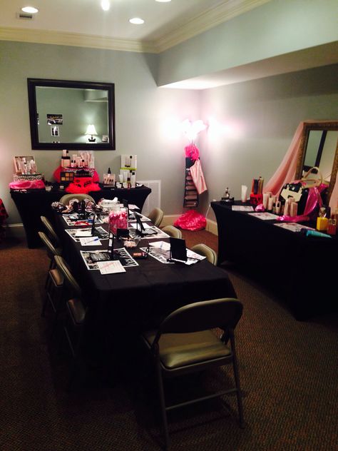 #ThriveNationalArea Studio #MaryKay Makeup Class Ideas Setup, Makeup Class Ideas, Mary Kay Office Organization, Beauty Studio Ideas, Mary Kay Booking, Mary Kay Display, Lash Studio Decor, Workshop Setup, Mary Kay Opportunity