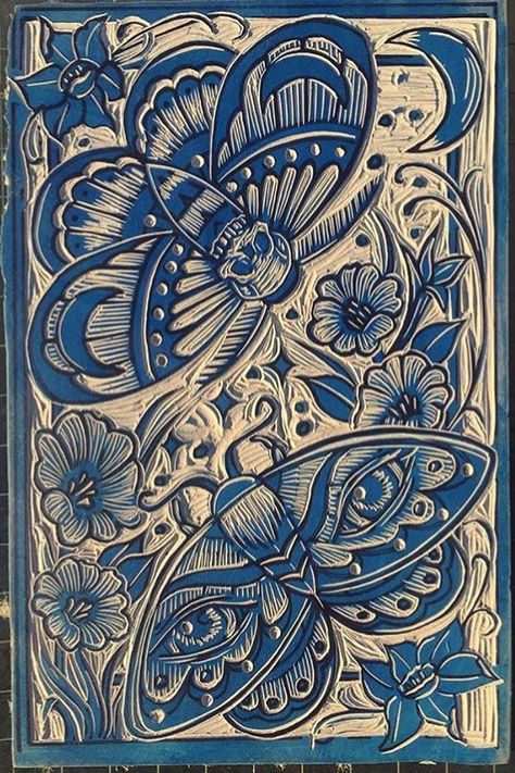 Jigsaw Linocut Ideas, Moth Block Print, Print Making Ideas Printmaking, Printmaking Art Ideas, Lino Block Printing, Cetakan Lino, Lino Art Ideas, Print Making Ideas, Lino Cut Ideas