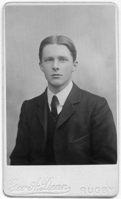 Rupert Brooke, 1905. Photo George Augustus Dean Jr., National Portrait Gallery Lee Dong Wook Smile, Rupert Brooke, Rugby School, Bloomsbury Group, Gay History, Poetry Foundation, Body To Body, English Poets, Southern Gothic