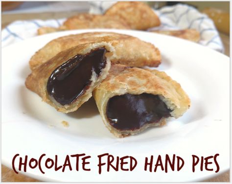 Easy Chocolate Fried Pies Recipe, Chocolate Hand Pies Baked, Chocolate Fried Pies Easy, Chocolate Hand Pies Recipes, Chocolate Fried Pies Recipe, Pudding Hand Pies, Chocolate Empanadas, Fruit Empanadas, Empanadas Sweet