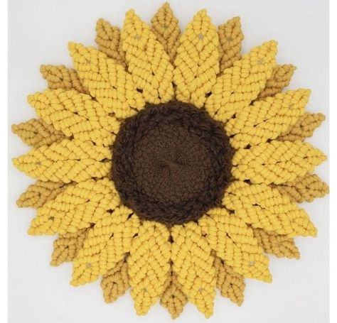 Sunflower Macrame, Macrame Sunflower, Macrame Flowers, Free Macrame Patterns, Macrame Wall Decor, Rope Crafts, Macrame Patterns Tutorials, Macrame Ideas, Macrame Tutorial