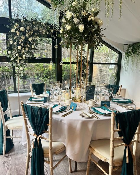 A LOVE AFFAIR 😍 If you follow our content you’ll know that we’ve banging the “shades of green” drum for a while now. We LOVE how versatile shades of green are and how they literally transform a host of different venues in an instant! 👌 Now let’s talk about this blue/green shade…teal!Teal combines the calming properties of blue with the renewal properties of green and quite simply, knows how to hold a room’s attention! 🙌💫 @ambienceleeds @natashacoustol.floraldesigns @chevinhotel . . . . #... Emerald Green Weddings Reception, Emerald And Aquamarine Wedding, Teal Green Wedding Theme, Teal And Blue Wedding, Navy Blue And Emerald Green Wedding, Teal And Green Wedding, Teal Blue Wedding Theme, Peacock Color Wedding, Wedding Decorations Emerald Green