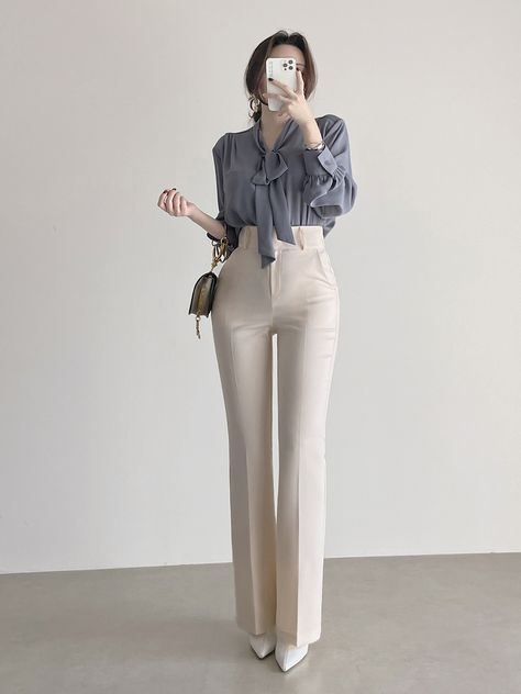 Pretty Business Outfits, Formal Pant For Women, Formal Attire Women Classy, Bottom Hourglass Shape Outfits, Ootd Kantoran, Korean Formal Attire, Conference Attire Women, Psychologist Outfit Professional Women, Rich Woman Aesthetic Classy