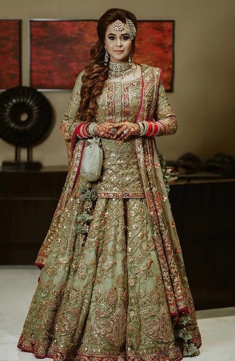 30 Bridal Lehengas with Long Blouse that are Every Bit Stunning! | ShaadiSaga Choli Designs Latest, Bridal Chaniya Choli, Bridal Lehenga Blouse, Gujarati Chaniya Choli, भारतीय दुल्हन संबंधी, Long Choli Lehenga, डिजाइनर कपड़े, Sabyasachi Bridal, Wedding Dresses For Women