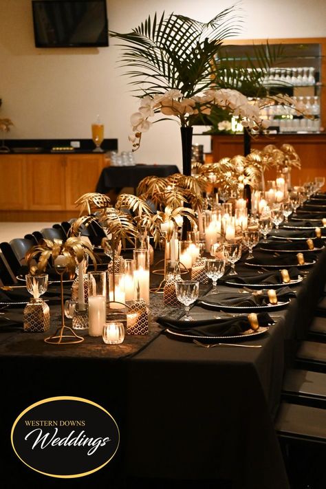 Great Gatsby Dinner Table, Black And Gold Centerpieces For Men, Black And Gold Party Decorations Classy, Black And Gold Centerpieces, Black And Gold Party Decorations, Tropical Glam, Gold Centerpieces, Gold Party Decorations, Gatsby Party