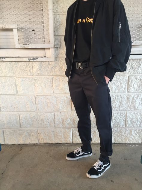 Male Skater Fashion, Vans Skater Outfit, Full Black Outfit Men, Jake Fashion, Male Attention, Vans Outfit Men, Men Street Styles, Full Black Outfit, Skater Fashion