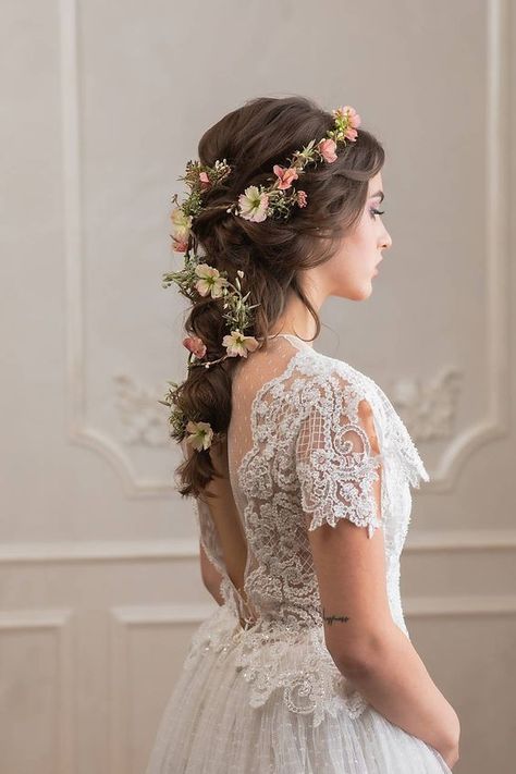 2024's Chic Bridal Braids: From Boho Crowns to Elegant Updos Natural Flowers Hair Wedding, Flowers Woven Into Hair Wedding, Green Flowers In Hair, Floral Crown Hairstyle, Wedding Hairstyle Flowers, Hair With Flowers In It, Flowers Hair Wedding, Floral Accessories Jewelry, Flowers In Hair For Wedding