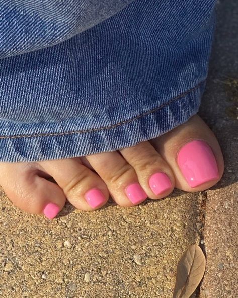 26 LATEST PINK PEDICURE IDEAS TO TRY IN 2024! Pink Pedicure Ideas, Trending Pedicure, Hot Pink Pedicure, Hot Pink Toes, Toe Art Designs, Pink Pedicure, Pink Toe Nails, Spring Pedicure, Pretty Pedicures