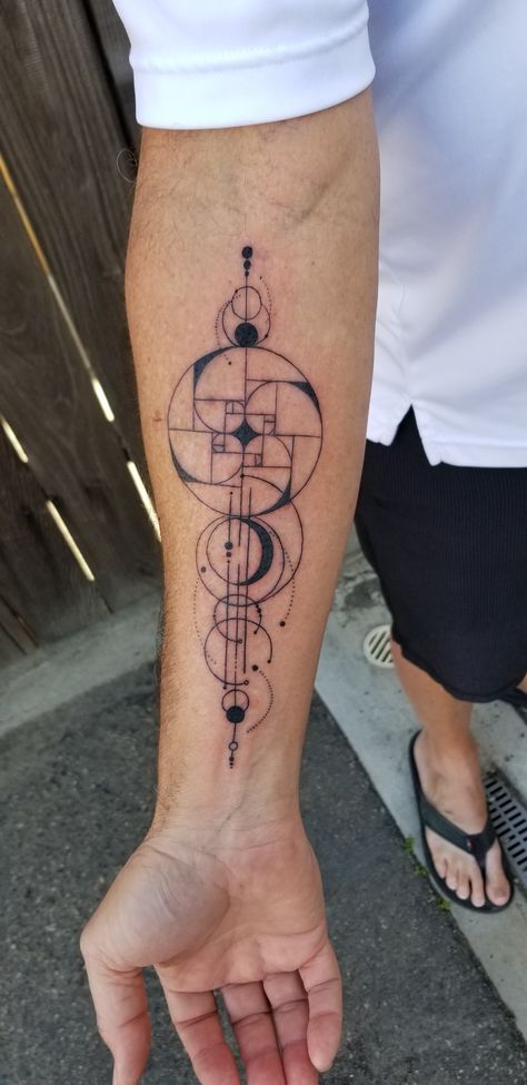 Geometric fibonacci arc tattoo Fibbonaci Tattoo, Graphic Tattoo Geometric, Geometric Tattoo Ideas For Men, Fibonacci Tattoo Sacred Geometry, Tatouage Fibonacci, Geometric Forearm Tattoo, Geometric Tattoos For Men, Geometric Arm Tattoo, Fibonacci Tattoo