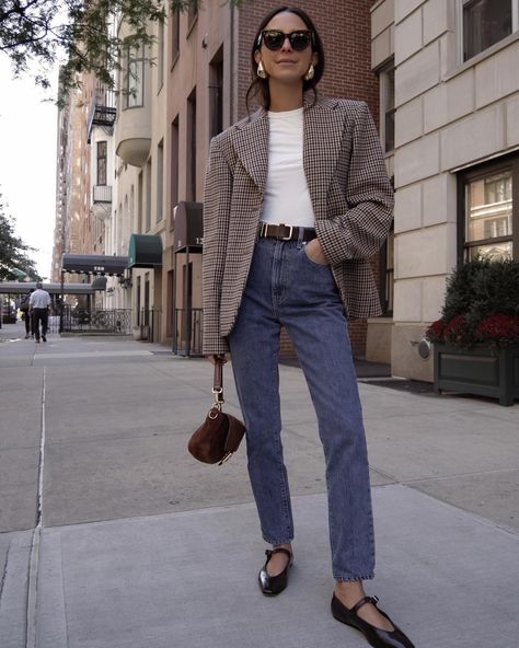 J Crew Office Outfit, Mary Jane Flats Outfit, Shoes Outfit Ideas, Mary Jane Outfit, Mary Janes Outfit, Mary Jane Shoes Outfit, Arielle Charnas, Iconic Shoes, Flats Outfit