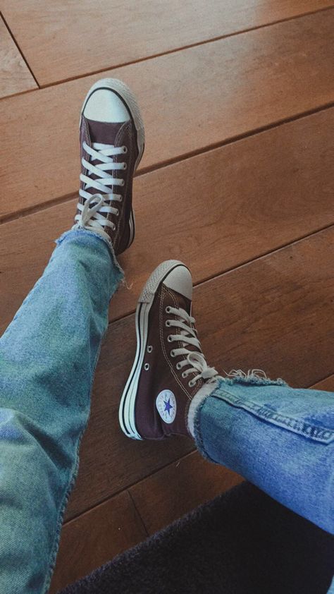 Brown shoes trends Chuck Taylors Outfit, Converse Shoes Outfit, Converse Aesthetic, Brown Converse, Converse Hi, Shoes Outfit, Brown Outfit, Chuck Taylor Sneakers, High Cut