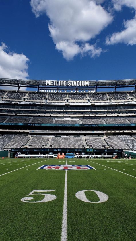 Football Field Aesthetic, Nfl Football Stadium, American Football Field, Nfl Stadium, Nfl Wallpaper, Nfl Stadiums, New York Football, Metlife Stadium, Football Stadium