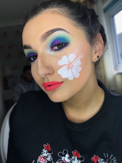 Lilo and Stitch inspired makeup look done by myself 🌺💙💜 Stitch Disney Makeup Look, Lilo And Stitch Makeup Eye, Lilo And Stitch Makeup Looks, Stitch Makeup Ideas, Stitch Inspired Makeup, Stitch Makeup Halloween, Stitch Halloween Makeup, Stitch Make Up, Stitch Makeup Disney