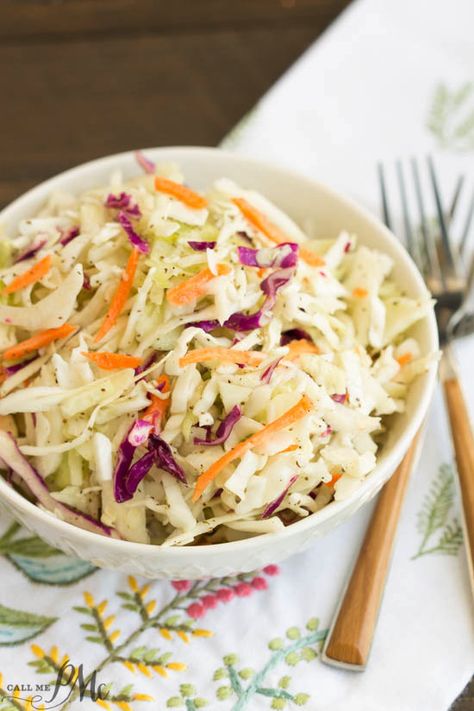 Crispy Coleslaw Recipe, Cole Slaw Recipe Vinegar, Southern Coleslaw, Best Coleslaw Recipe, Vinegar Coleslaw, Easy Summer Side Dishes, Easy Coleslaw, Vegan Coleslaw, Slaw Dressing