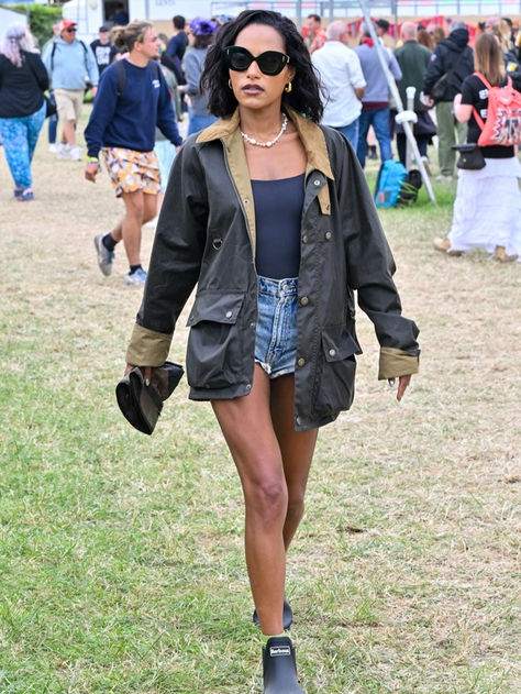 Chilly Festival Outfit, Glastonbury Outfits 2024, Rainy Festival Outfit, Glastonbury Outfits, Glastonbury Festival Fashion, 2025 Outfits, Best Celebrity Outfits, Festival Wellies, Ankle Wellies