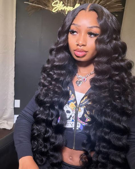 Wand Curls Style Hairstyles, Pin Curls For Black Women Wig, Side Part Wond Curls Wig, Middle Part Wand Curls Wig, Wind Curls Wig, 30 Inch Body Wave Wig Hairstyles, Middle Part With Wand Curls, Big Wand Curls Black Women, Wond Curls Frontal Wig