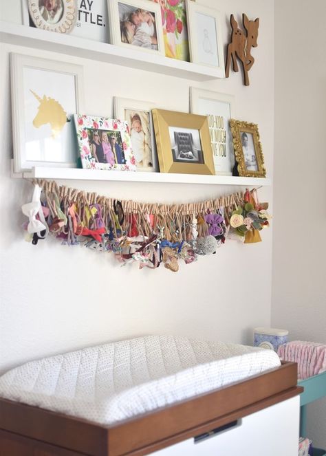 Organization for baby headbands Baby Head Band Storage, Hanging Bows And Headbands, Hanging Bows In Nursery, Baby Headband Storage, Baby Accessories Storage, Headband Holders, Girls Room Organization, Headband Storage