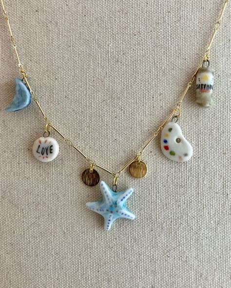 Porcelain Necklace Ceramics, Cute Clay Pendants, Air Dry Clay Necklace Pendants, Clay Charms Necklaces, How To Make Clay Charms, Clay Charms Ideas, Clay Necklace Diy, Air Dry Clay Pendants, Clay Pendants Diy