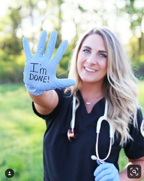 Nursing School Graduation Pictures, Foto Doctor, Nursing Pictures, Nurse Pics, Nursing School Graduation Party, Graduation Pic Ideas, Nursing Graduation Pictures, Nurse Photos, Masters Graduation