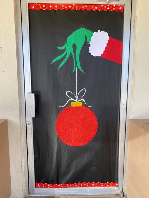 Preschool Christmas Door Ideas Grinch, Grinch School Door Decorations, Grinch Themed Bulletin Board, Nursery Classroom Door Decoration Ideas, Grinch Door Decorating Ideas, Diy Grinch Door Decorations, Grinch Doors For School, Grinch Classroom Door Decorations, Easy Classroom Door Christmas Decoration