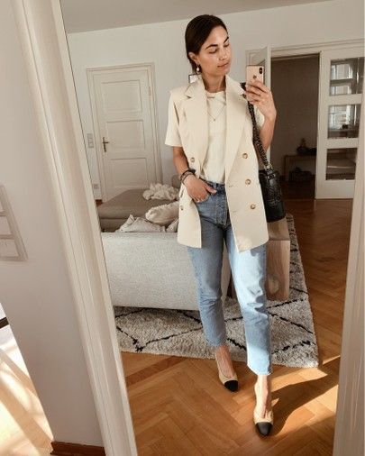 Tan Sleeveless Blazer Outfit, How To Style Sleeveless Blazer Long Vests, Cream Sleeveless Blazer Outfit, Sleeveless Blazer Styling, Cream Long Vest Outfit, Beige Long Vest Outfit, How To Style Sleeveless Blazer, Long Waistcoat Outfit Women, Ivory Vest Outfit