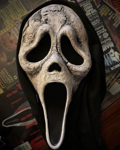 Cute Halloween Mask, Ghostface Mask Diy, Halloween Mask Ideas Diy, Skull Mask Fear Street, Ghostface Fantasia, Mascaras Aesthetic, Ghostface Masks, Halloween Mask Diy, Halloween Mask Ideas