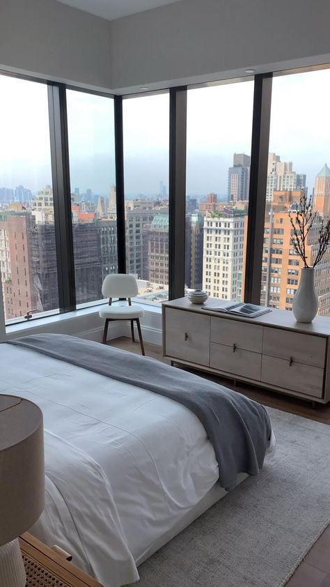 Apartamento New York, Appartement New York, Penthouse Bedroom, New York Bedroom, City View Apartment, New York Penthouse, Aesthetic Apartment, Wall Decoration Ideas, Apartment View