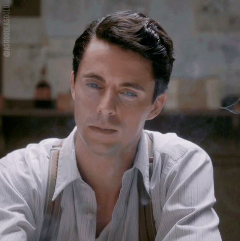 Matthew Goode fan Matthew Goode Gif, Matthew Goode Discovery Of Witches, Matthew Goode Movies, Michael Donovan, Diana Bishop, Matthew William Goode, Mirror Game, Breaking The Fourth Wall, Dancing On The Edge