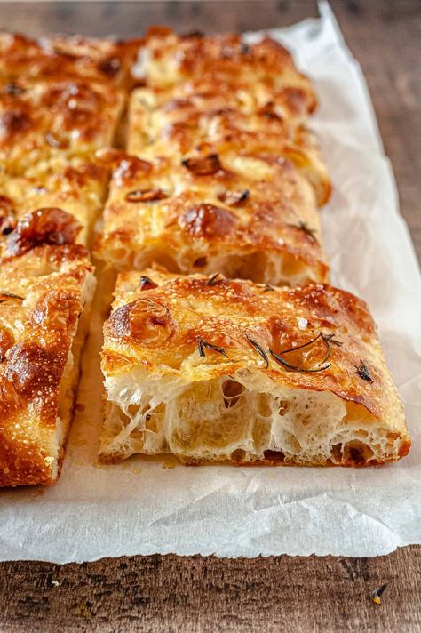 Bread With Garlic, Make Focaccia, Rosemary Focaccia Bread, Foccacia Bread, Baking Techniques, Rosemary Focaccia, Focaccia Bread Recipe, Focaccia Recipe, Artisan Bread Recipes