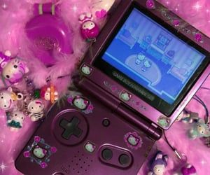 Aesthetic Account, Filter Cute, Hello Kitty Games, Sanrio Aesthetic, 90's Vibes, Gameboy Advance Sp, Computer Gadgets, Kawaii Games, Nintendo Ds Games