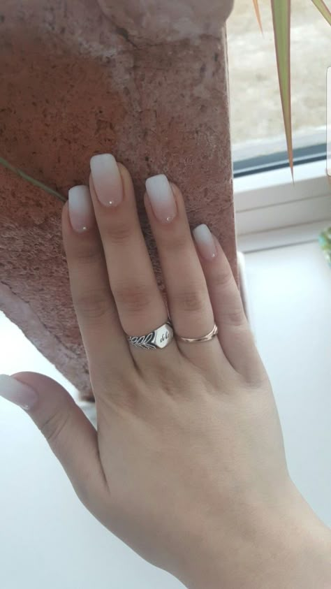 Natural To White Ombre Nails, Ombre Nails Clear To White, Acrylic Shellac Nails, Ombre Nails Tan And White, Beige And White Ombre Nails, Milky White Ombré Nails, Light Ombré Nails, White Ambra Acrylic Nails, Clear To White Ombre Nails