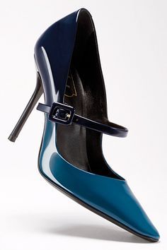 Roger Vivier - Shoes - 2010 Fall-Winter Roger Vivier Shoes, Fab Shoes, Prussian Blue, Roger Vivier, Gorgeous Shoes, Fabulous Shoes, Hot Shoes, Crazy Shoes, Pretty Shoes