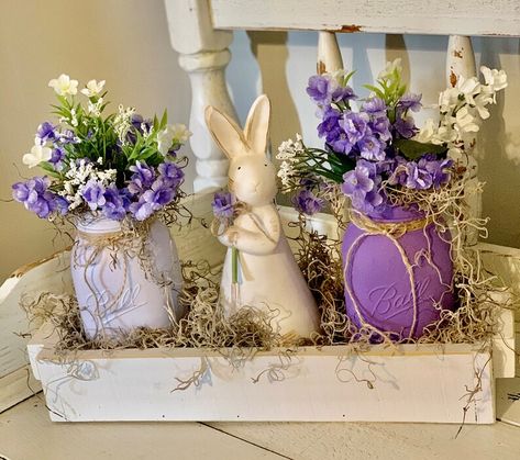 Easter Teens, Easter Crafts For Adults, Easter Flower Arrangements, Purple Easter, Summer Centerpieces, Diy Ostern, Rabbit Decor, Toddler Easter, Easter Flowers