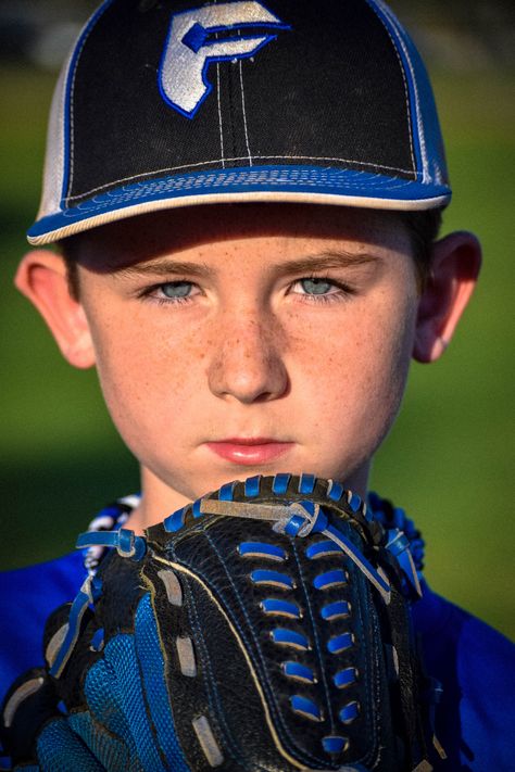 Teeball Pictures, Team Baseball Picture Ideas, Youth Baseball Pictures, Baseball Team Pictures, Baseball Poses, Sports Team Photography, Softball Photos, Baseball Team Banner, Sports Portraits