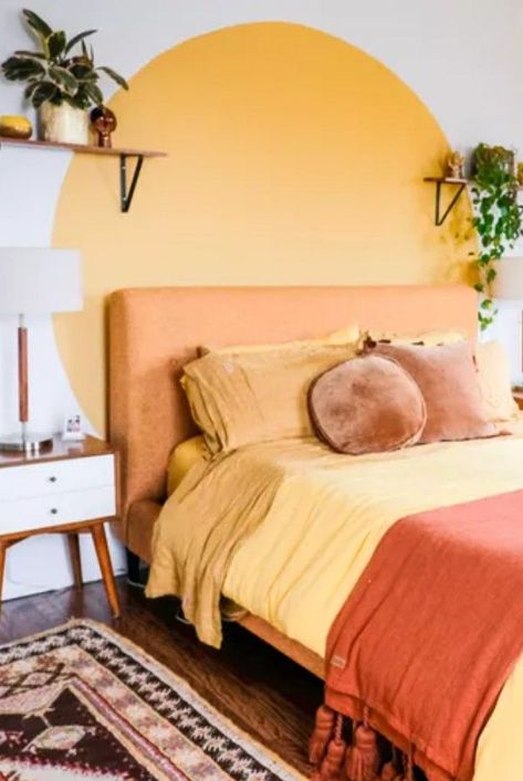 Vintage Decor Bedroom, Living Room Decor Bohemian, Painted Headboard, Yellow Accent Walls, Decor Bedroom Ideas, Vintage Bedroom Decor, Diy Vintage Decor, Yellow Room, Headboard Wall