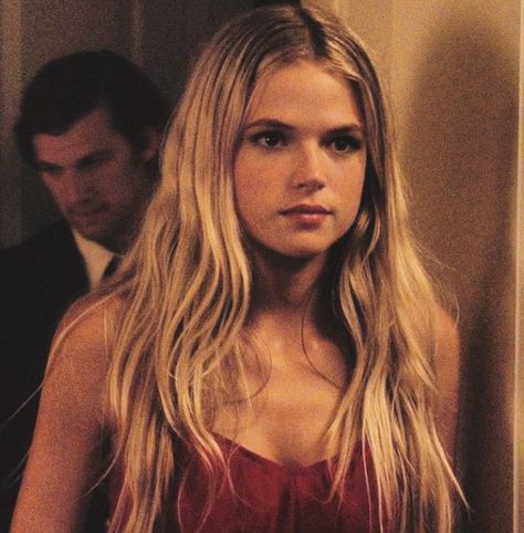 Busted! Jade and David emerge from the closet during a speech from Jade's dad at her graduation party. Jade Endless Love, Gabriella Wilde Endless Love, Endless Love Aesthetic, Gabriella Wilde Aesthetic, Jade Butterfield, Gabriela Wilde, Gabriella Wilde, Perfect Cute, Endless Love